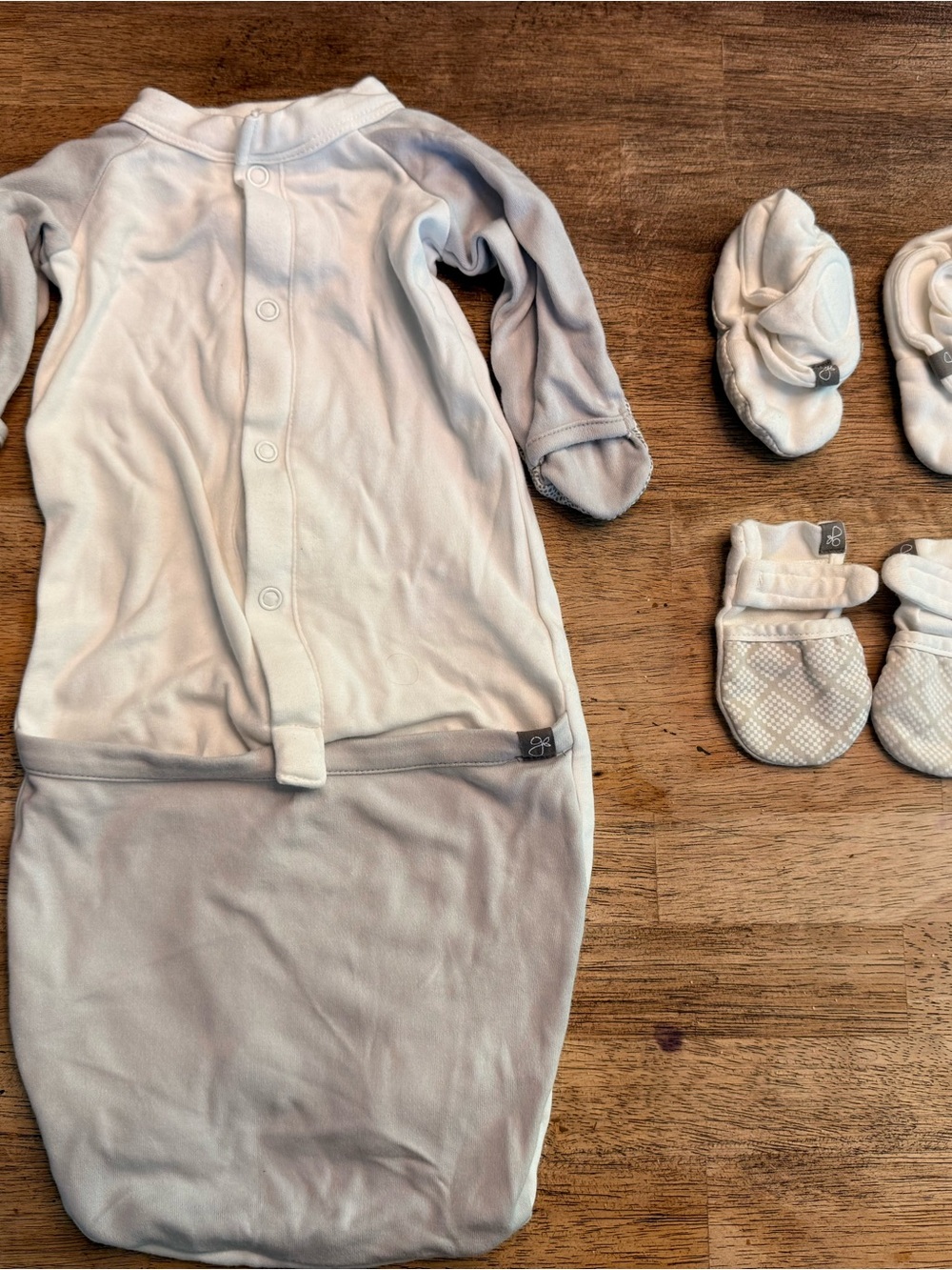 Goumi Neutral Gray/White Baby Sleep Sack with Mittens